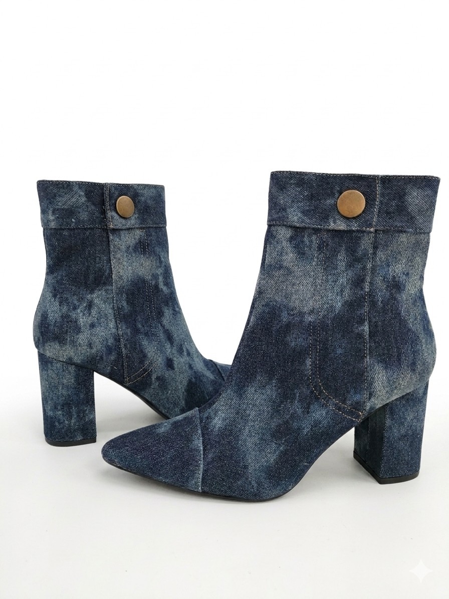 Botines de mezclilla azul lavado ácido punta tacón bloque botón dorado talla 6