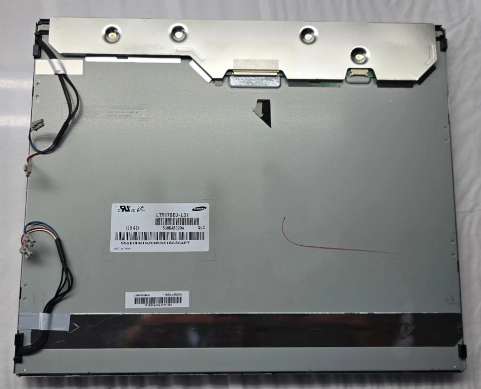 Armario Panel Pantalla LCD Usado 17.0" Resolución 1280×1024 LTM170EU-L31 Foto 4 de 4