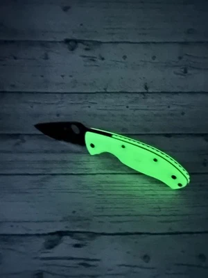 spyderco tenacious scales With Back Strap Plate Glow In The Dark
