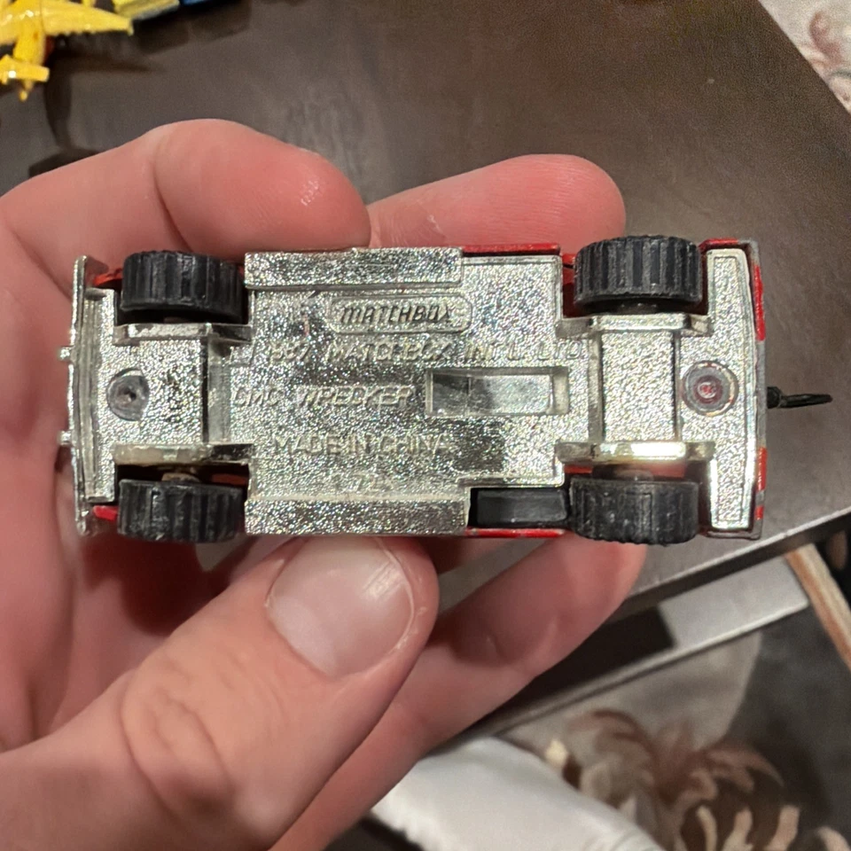 Matchbox 1987 GMC Wrecker Tow Truck Red "Ron's 1-800-Fast-Tow" 1:72 Scale 3298EA - Image 4 of 4