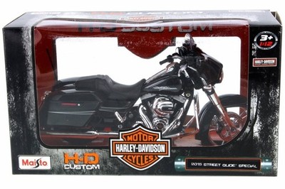 Maisto 2015 Harley Davidson Street Glide Motorcycle 1/12 Scale Pre