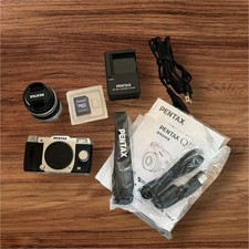 Extreme excellent condition PENTAX Q10 Zoom Lens Kit Silver complete accessories