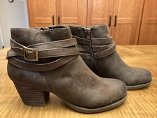 Crown Vintage Brown Burnished Suede Ankle Booties Straps Stacked Heel, Size 6.5