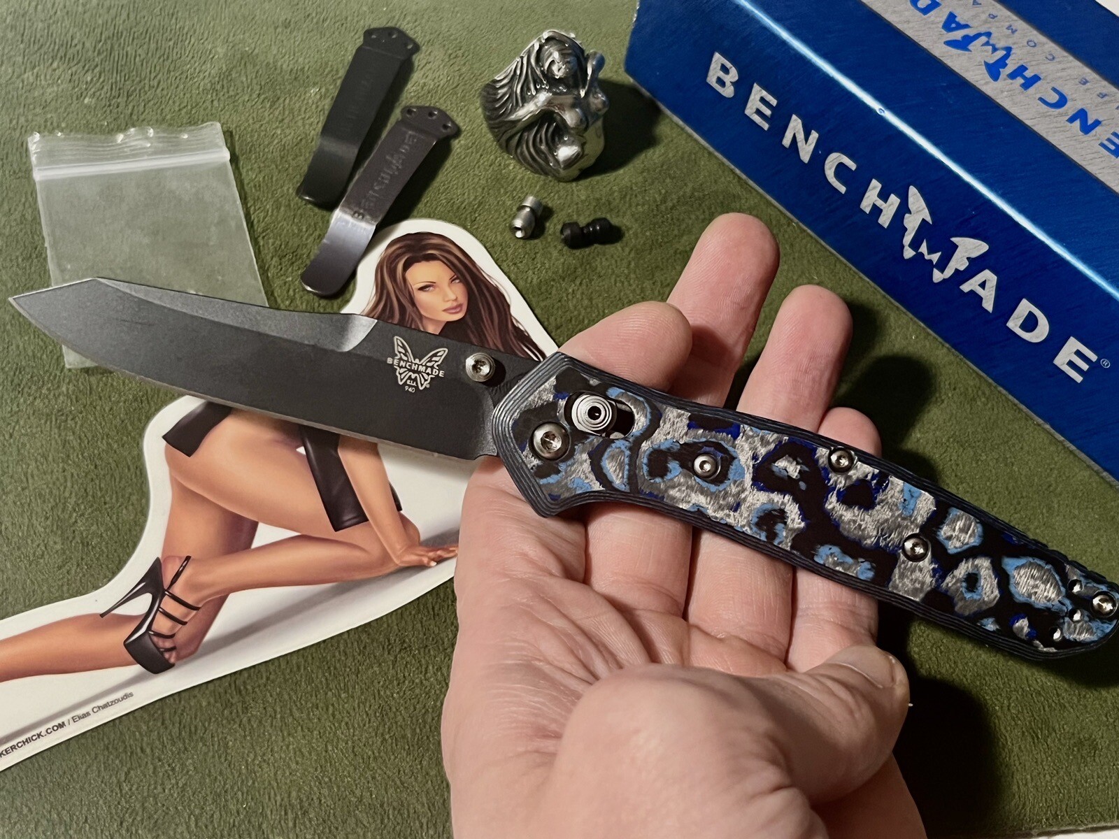 Benchmade Osborne 940 M4 CF BLUE Carbon Fiber, Titanium Hardware