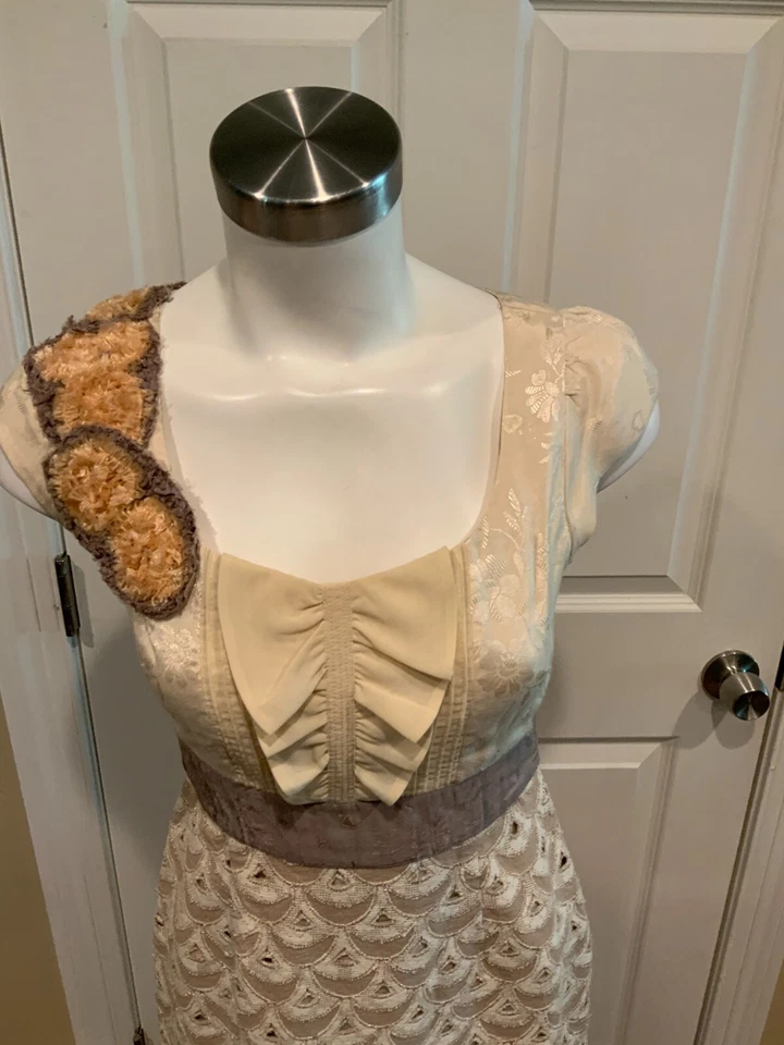 Vestido Floreat Anthropologie Crema y Tostado Volantes Bordado Sin Mangas Talla 0 Foto 2 de 4