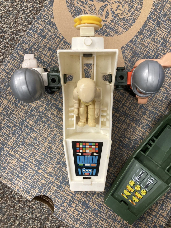 LOT! Vtg 80s CONSTRUX Fisher Price Building toys Men, Figures, Cockpits - Image 2 of 4