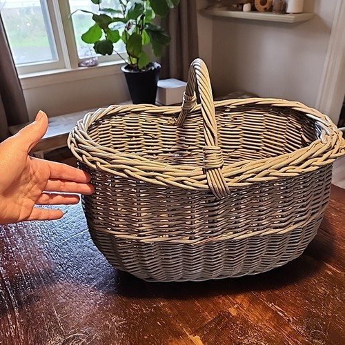 Vtg Wicker Rattan Basket Oval Handle Round Bottom Gray Splint 17x 13 Cottagecore - Picture 1 of 14