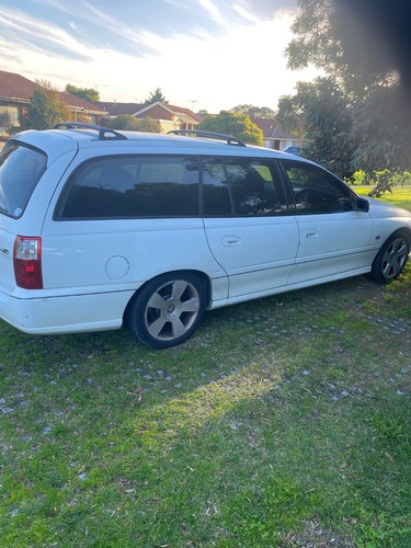 COMMODORE VZ SV6 wagon V6 AUTO WITH A RECO AUTO TRANS with REGO & RWC - Picture 2 of 6