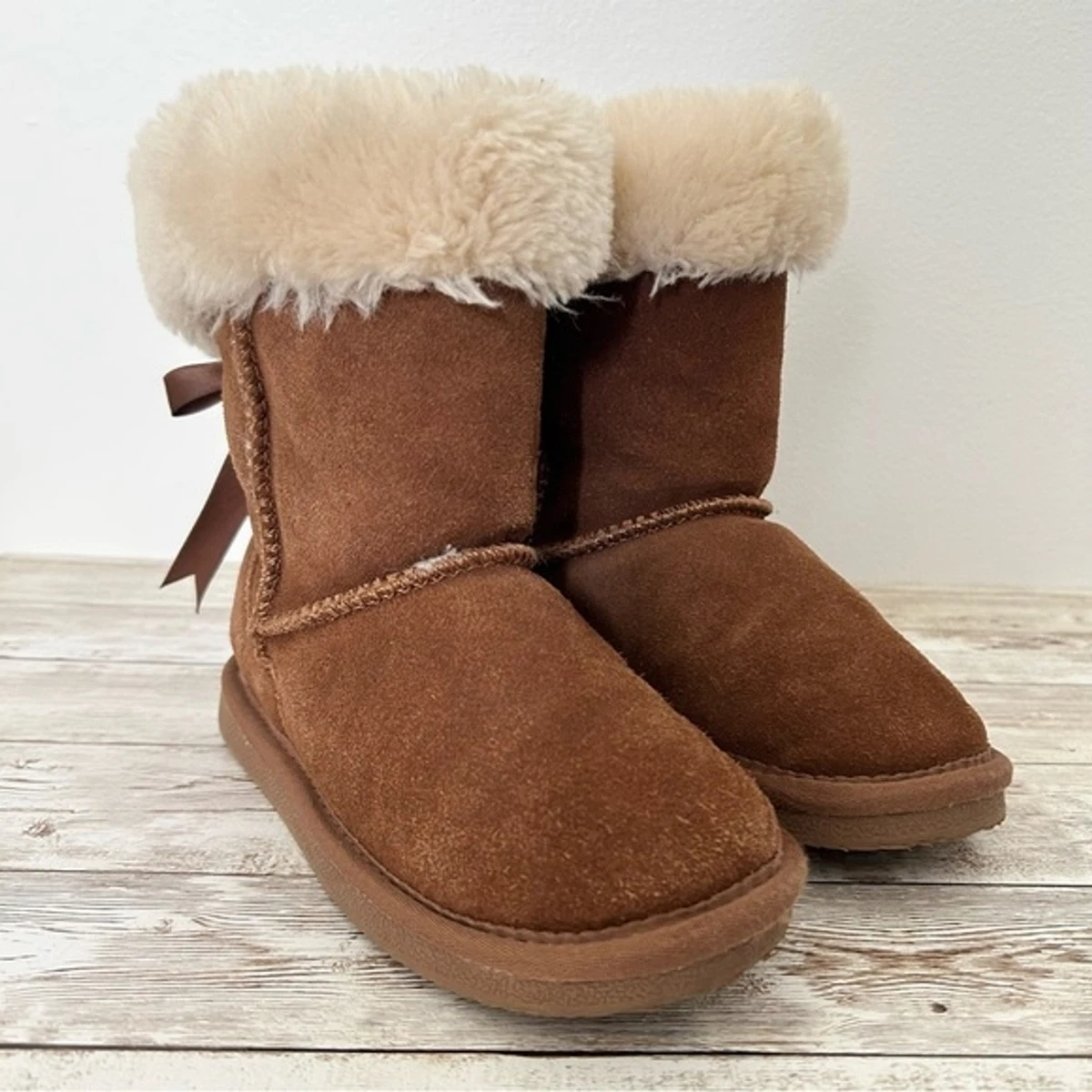 Lamo Youth Audrey Suede Boot in Chestnut Brown size Youth 13 Bow Faux Fur Winter