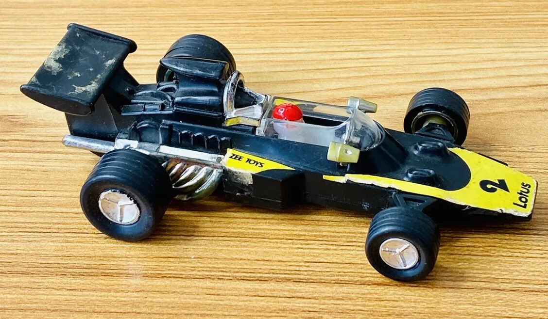 Vintage ZEE TOYS Lotus F1 Race Car #1044 Driver 2- Hong Kong