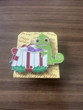 Disney Tangled 2020 Holiday Christmas Present Reveal Conceal LE Pin Pascal