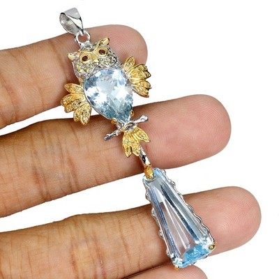 Gemsporium Anhänger aus 925 Sterlingsilber mit Eule, Swiss Blue Topas, Blau