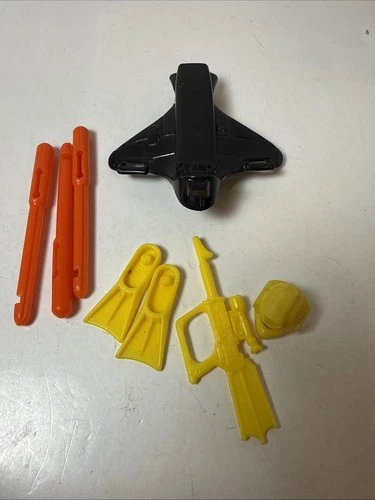 G.I. Joe -- 1992 Vintage 3 3/4" figure - Series 11 - Wet-Suit—ACCESSORIES ONLY