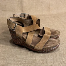 Sofft Wedge Sandals Womens Size 8.5 Tan Suede Strappy Platform Woven Heel Buckle
