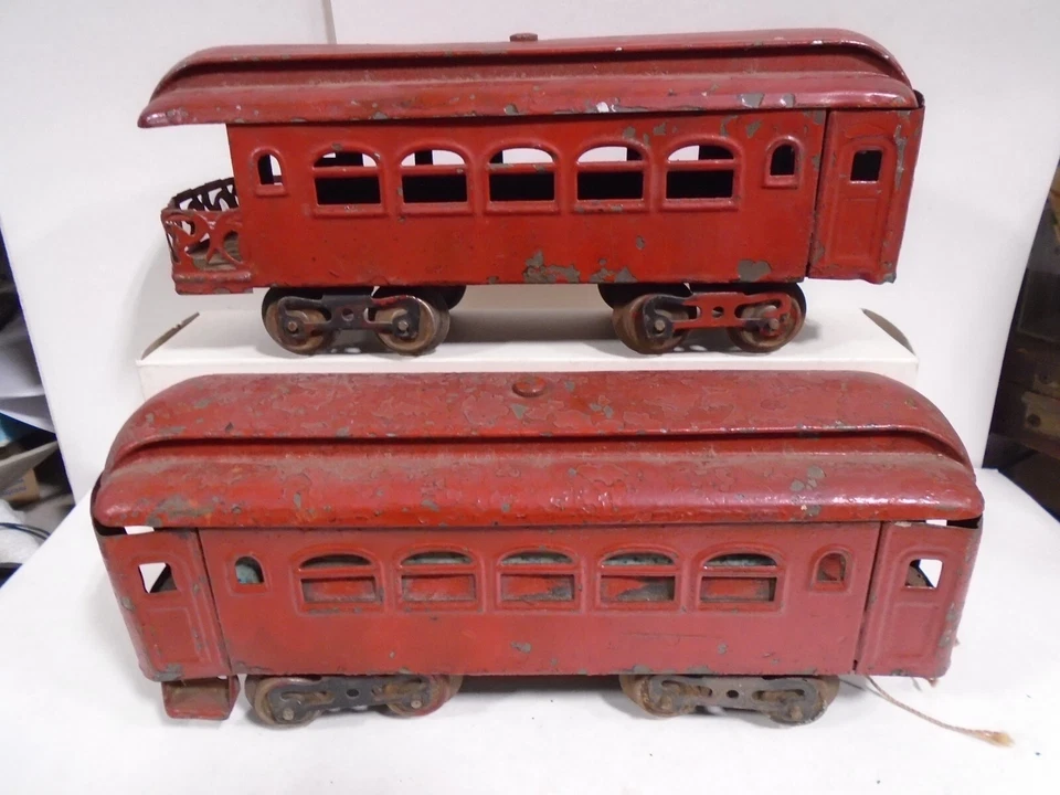 PREWAR LIONEL STANDARD GAUGE #35 PULLMAN + #36 OBSERVATION RE-PAINTED RED - Image 3 of 4