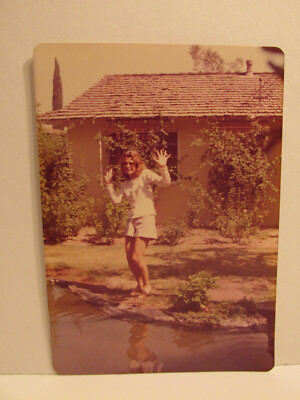 VINTAGE FOUND PHOTOGRAPH COLOR ART OLD PHOTO 1980S SEXY WOMAN HOUSE WATER POND