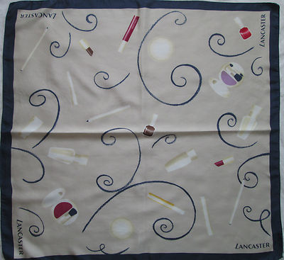 Foulard En Soie Vintage TBEG - Dimensions 74 X 77 Cm, Couleur Jaune, Occasion