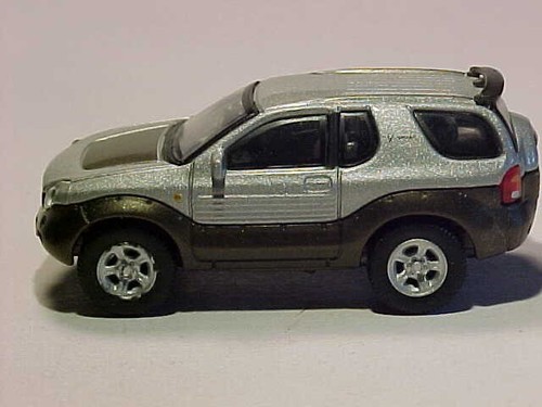 2 ZOLL 2004 Isuzu V-Cross Hongwell 1/72 Druckguss NEUWERTIG lose - Bild 3 von 5