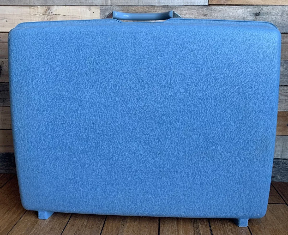 Vintage Baby Blue Luggage Samsonite Royal Traveller Montbello II 27 Suitcase
