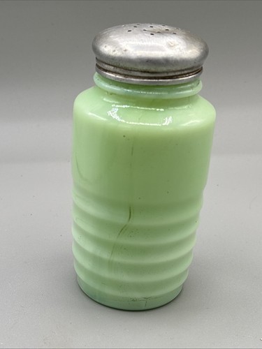 Jeanette Glass 4.75” Jadeite Beehive Ribbed Flour Shaker Uranium UV Glow - Picture 3 of 5