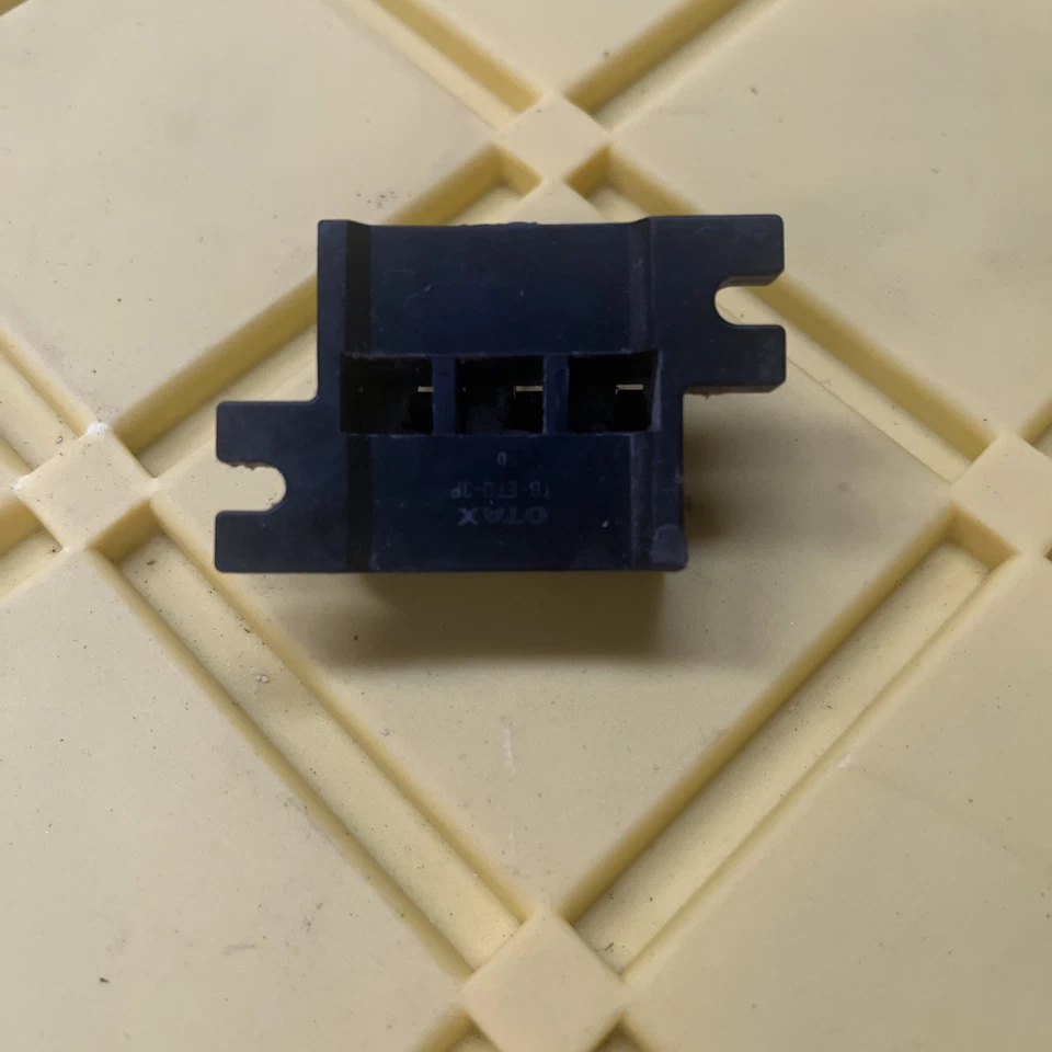 HVAC Terminal Block 3- Pole - Image 3 of 4