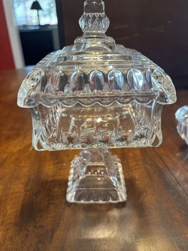 VTG. Jeanette Clear Glass Pedestal Wedding Box