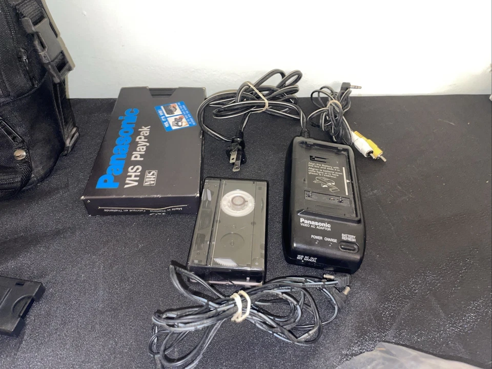 Palmcorder Palm sight PV-L758 Working With Battery,charger VHS, Playpak &casette - Image 3 of 4
