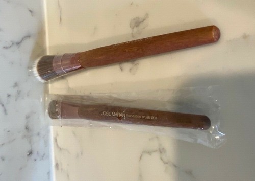 Josie Maran Foundation Pinsel 001 & 005 - Bild 3 von 3