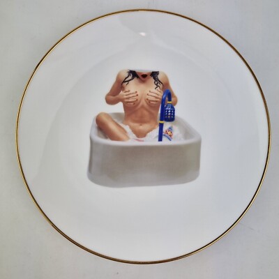 Banality Serie von Jeff Koons Bernardaud limitierte Auflage Teller Frau in Bad