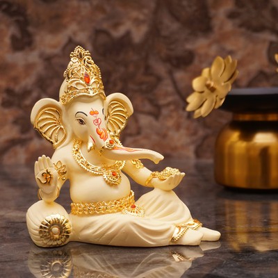 Galaxy Karmaa Golden Colour Lord Ganesha Statue for Car Dashboard Galaxy Karmaa Golden Colour Lord Ganesha Statue for Car Dashboard