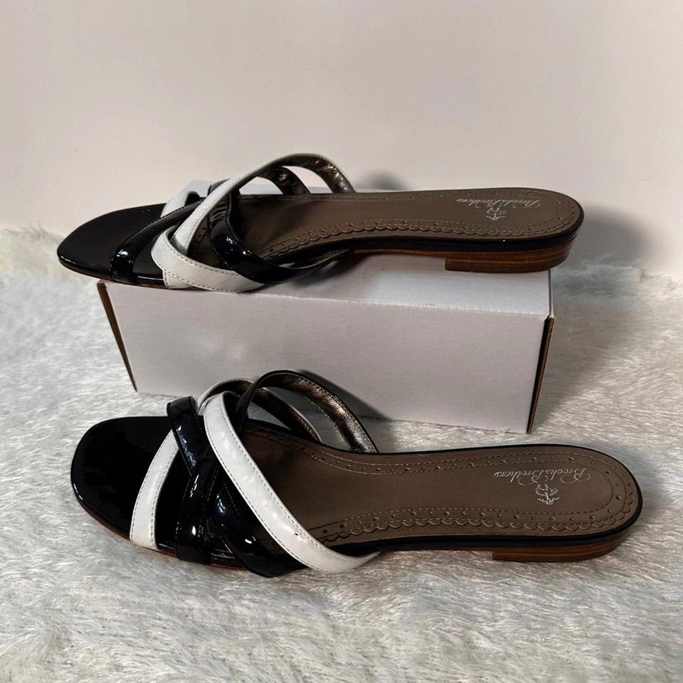 Sandalias Brooks Brothers entrecruzadas blancas y negras 🤎🤎 Foto 3 de 4