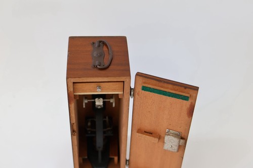Gabinete de caja de madera con microscopio de estudiante ESL vintage - Imagen 5 de 13