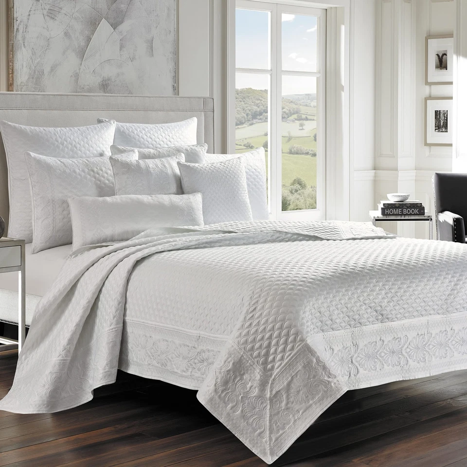 Lincoln Cal King Coverlet, Blanco, 108X94 Foto 2 de 4