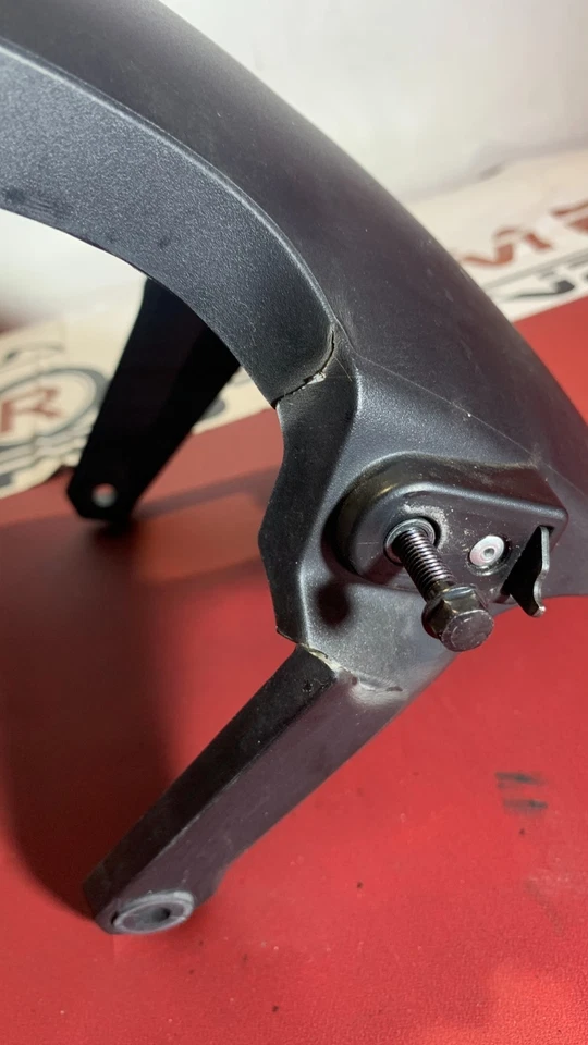 PARAFANGO ANTERIORE HONDA HORNET CB 750 2024 61101-MLB-D00 DANNO - Immagine 3 di 4