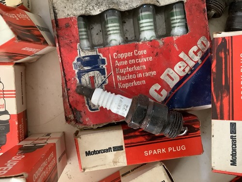 Job lot of Vintage spark Plugs for Ford Motorcraft, Delco BF32, BF22 & more - Picture 4 of 9