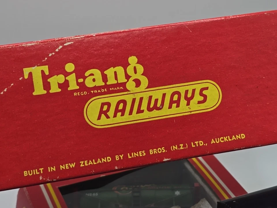 VERY RARE TRIANG NEW ZEALAND OO GAUGE R56 4-6-4 BALTIC TANK WAG LOCO 4830 - Image 2 of 4
