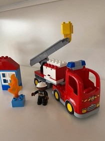 LEGO DUPLO Fire Truck 10592 Ladder Truck House Fire Turntable Ladder Man