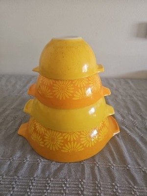 PYREX Sunflower Daisy Orange & Yellow Cinderella Nesting Bowl Set of 4 ~ Vintage