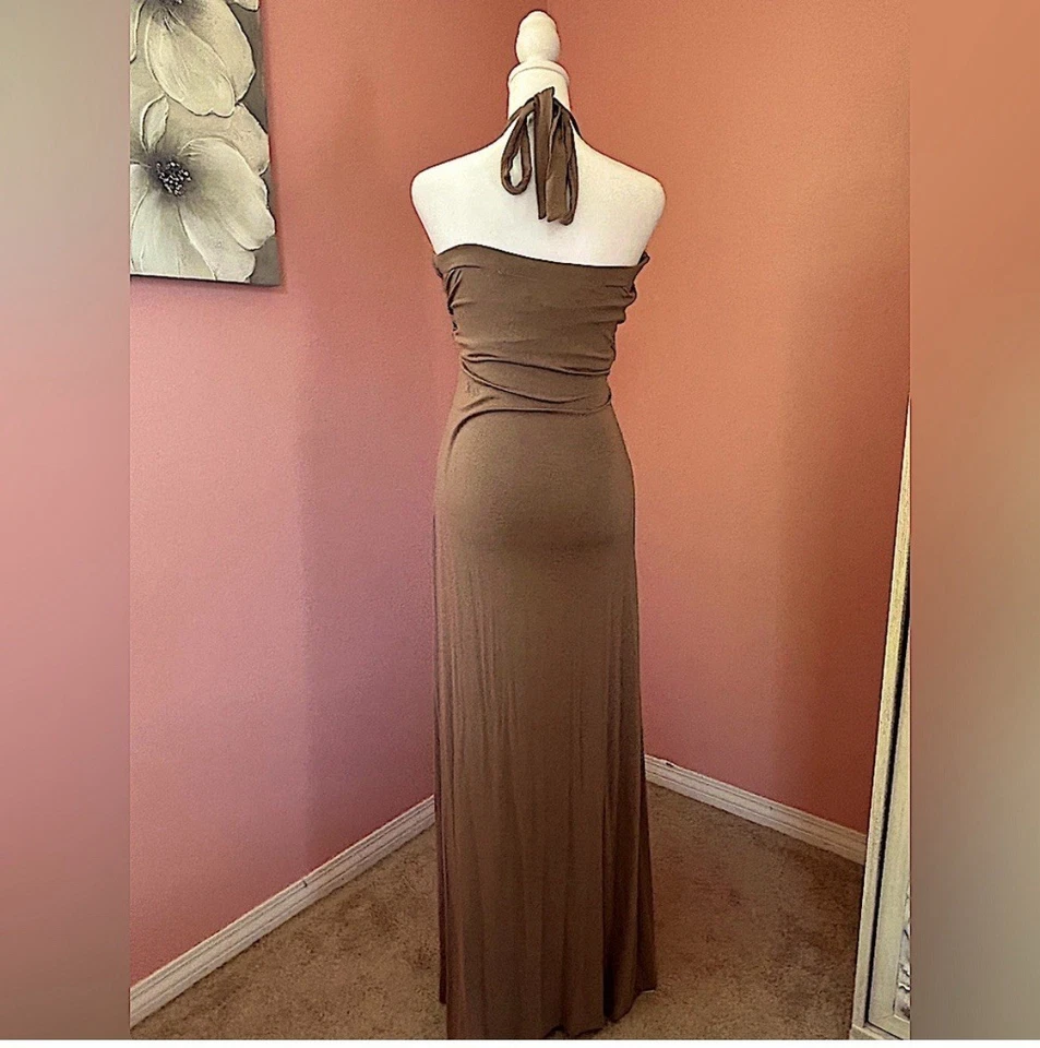 Love Culture Maxi Vestido Largo Color Topo Halter con Escote Embellecido LG Foto 2 de 4