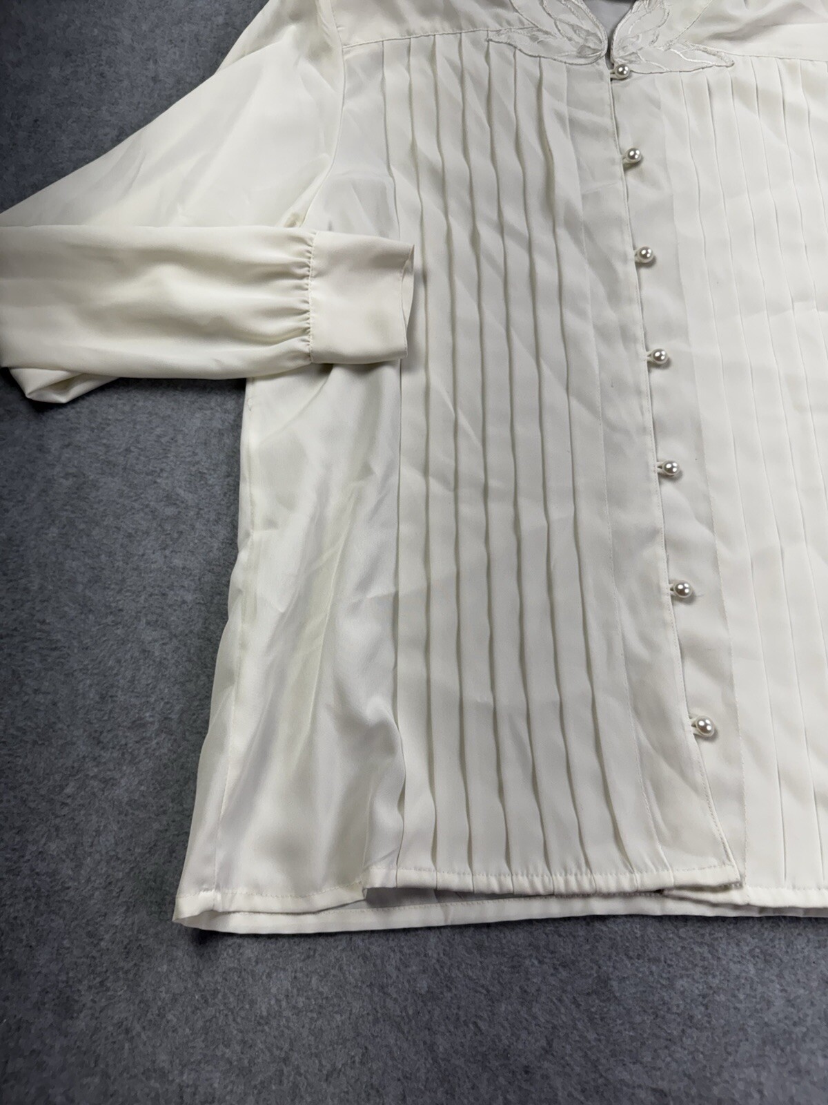 SAINT LAURENT Camicetta vintage Yves St Clair panna top donna 12 panna ricamata plissettata anni 80