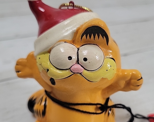 Vintage Enesco Ceramic Garfield the Cat with Christmas Santa Hat Ornament - Picture 2 of 7