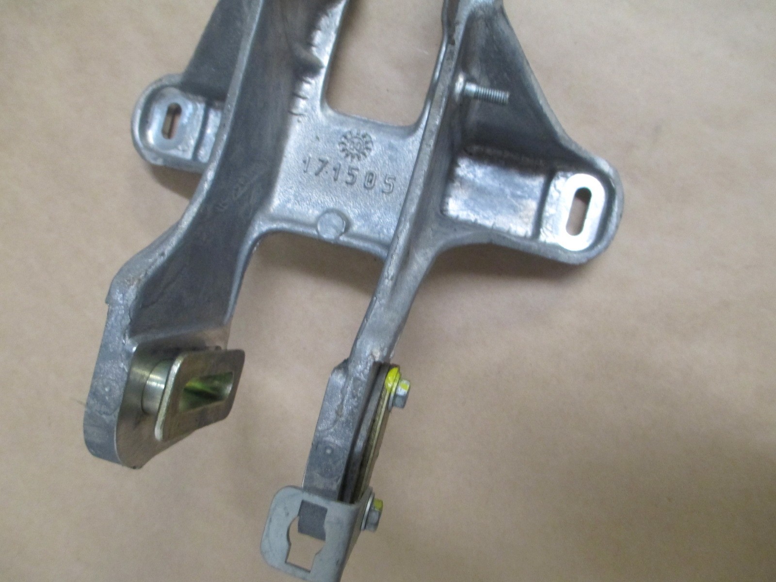 Ferrari 360, Enzo Steering Column Support # 171505