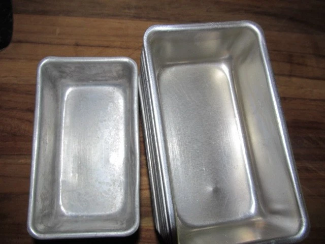 *Lot Of 16 Vintage Aluminum Mini-Loaf Pans 4 1/2" X 2 3/8" X 1 3/8"
Opens in a new window or tab