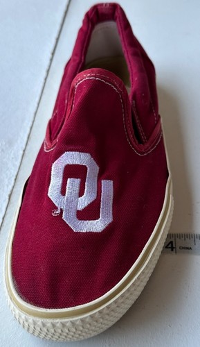 Forever Collectibles OK Sooner OU Sneakers in Tela Adulto Unisex Taglia 9/9.5M-LEGGI - Foto 12 di 20