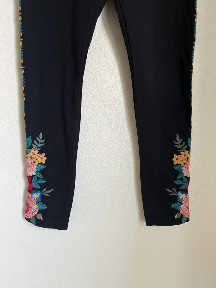 Legging Johnny Was Katina Floral Bordado en Negro Talla PEQUEÑO Foto 3 de 4