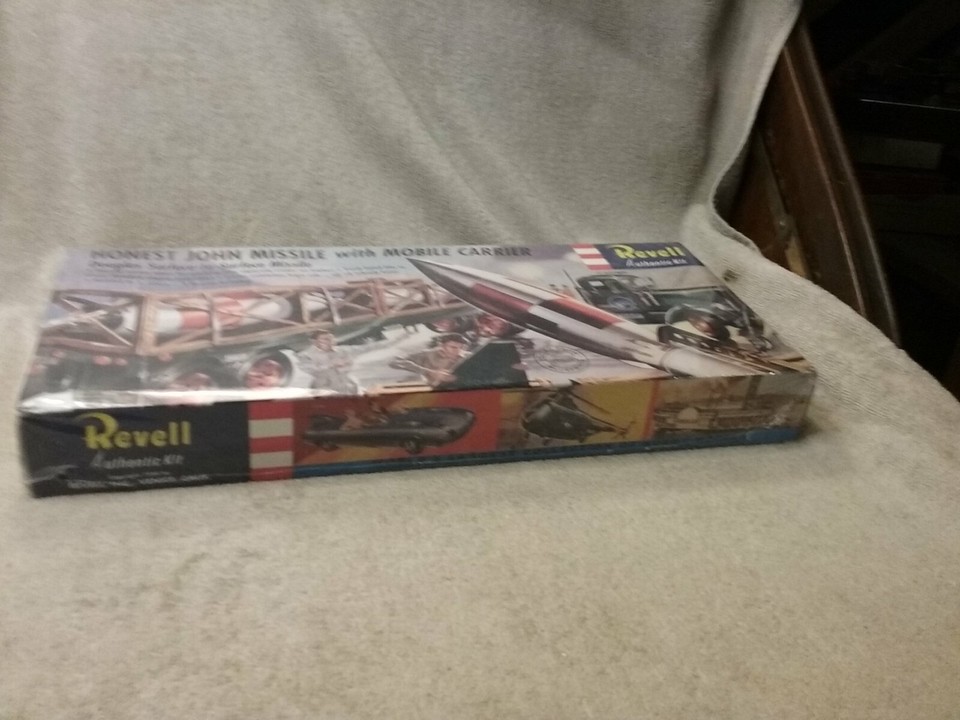 NEW SEALED 1995 REVELL HONEST JOHN MISSILE WITH MOBILE CARRIER Garage