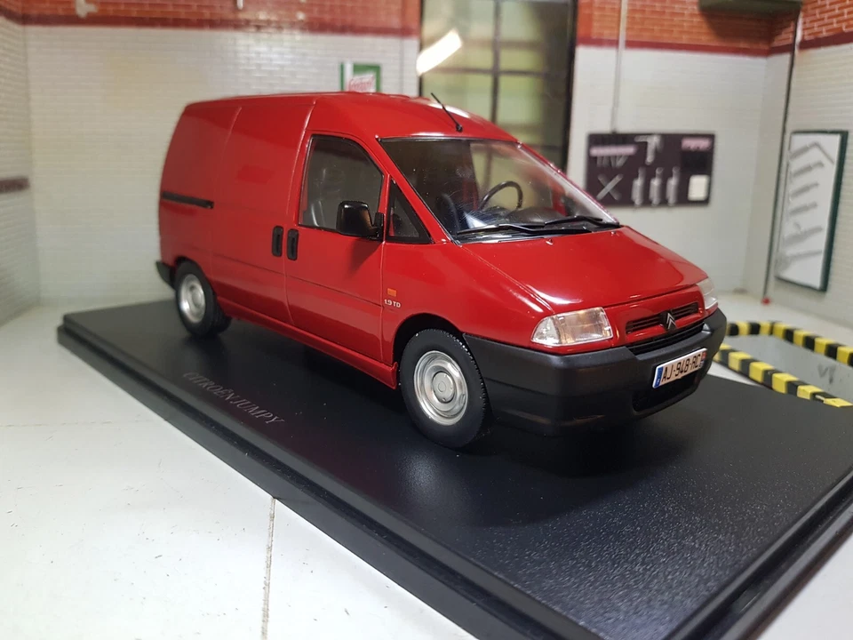 Citroen Dispatch Peugeot Expert Jumpy Fiat Scudo Van 1:24 Scale Model Altaya 199 - Image 4 of 4
