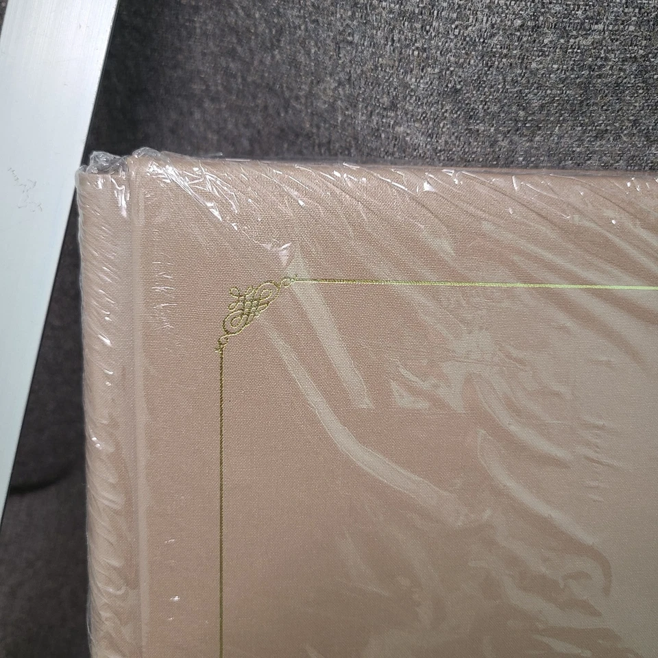 Álbum de recortes Creative Memories 12 x 12 beige tostado con adornos dorados 15 páginas Foto 2 de 3