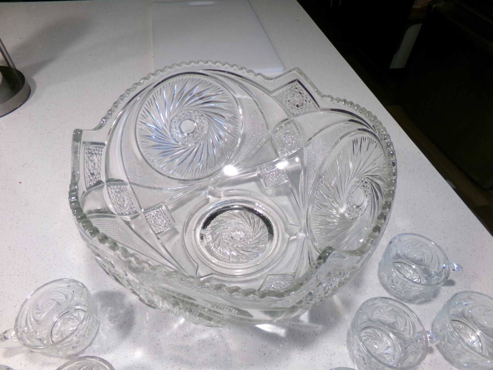 SMITH GLASS AZTEC PUNCH BOWL WITH 22 CUPS