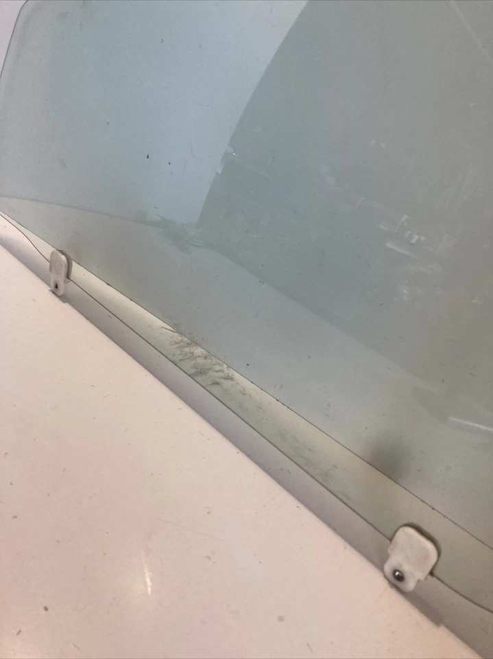 Ventana de cristal delantera izquierda Mitsubishi Outlander original 2.0 Di-D 2009 Foto 2 de 4